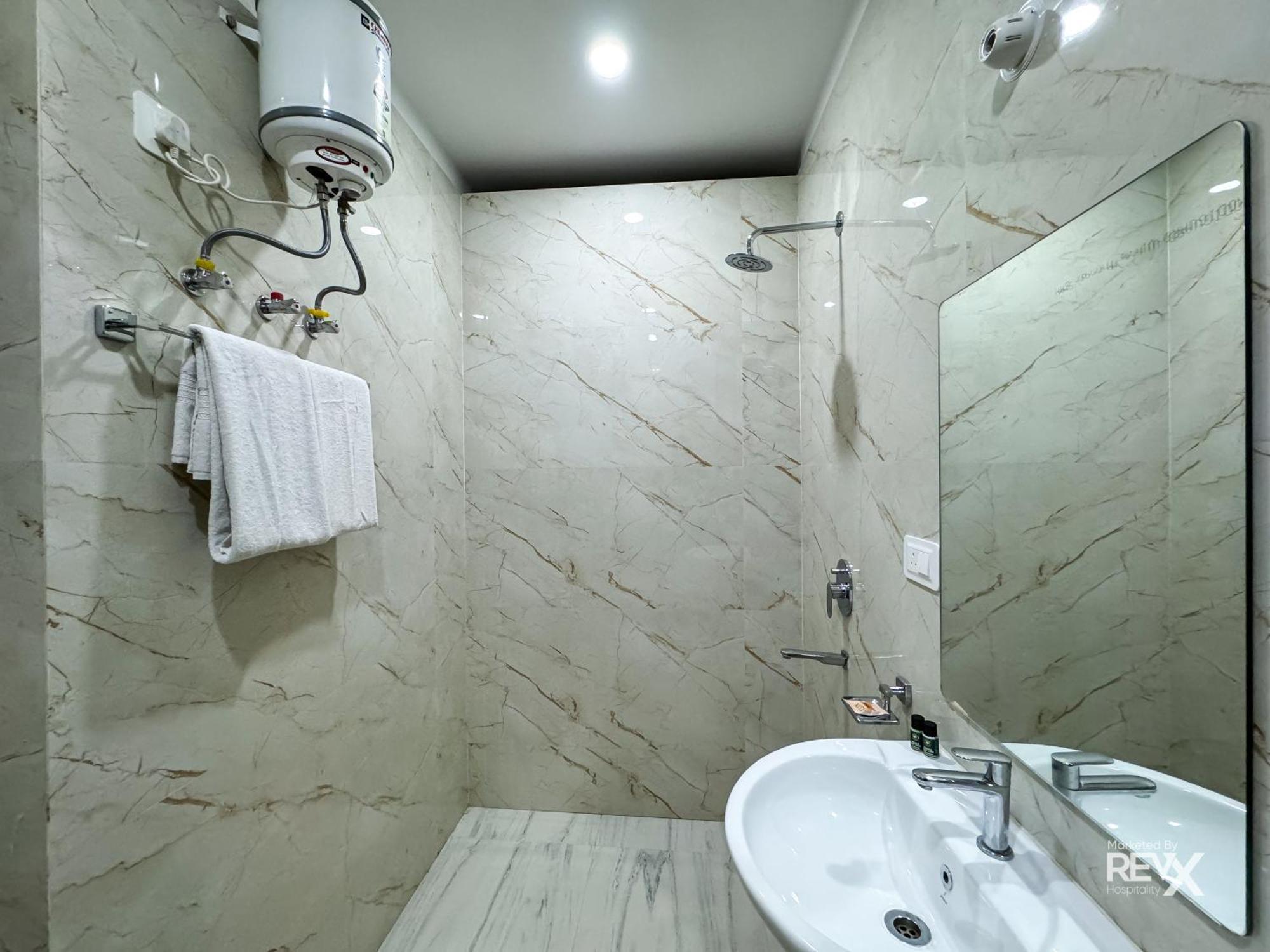 Guru Sadan A Luxe Stay Ayodhya Екстериор снимка