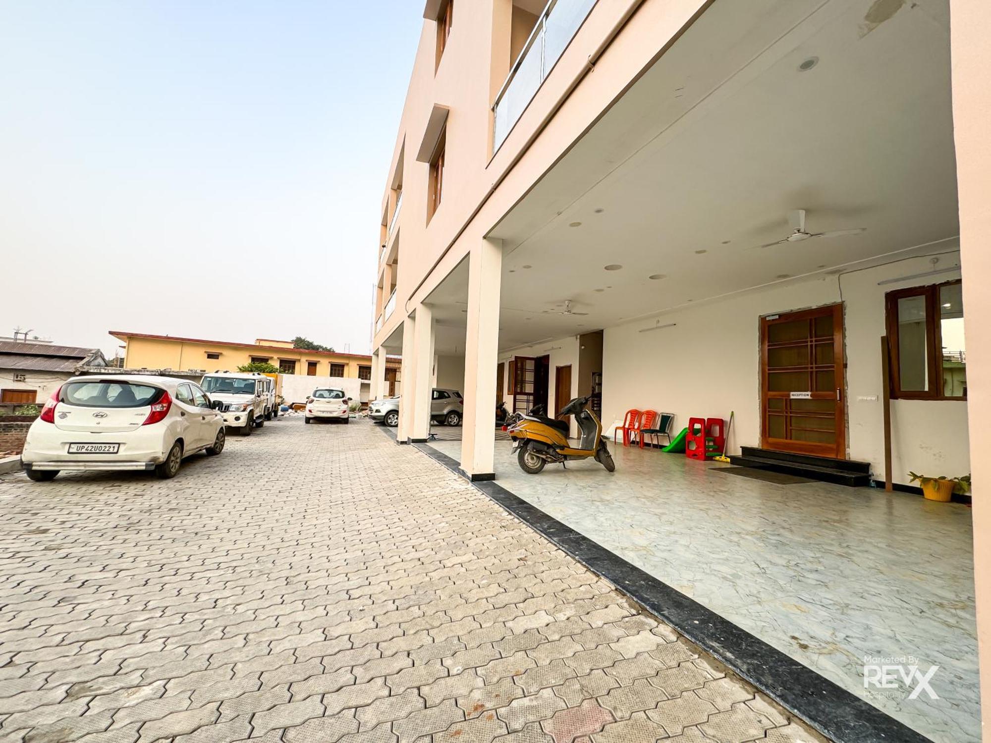 Guru Sadan A Luxe Stay Ayodhya Екстериор снимка