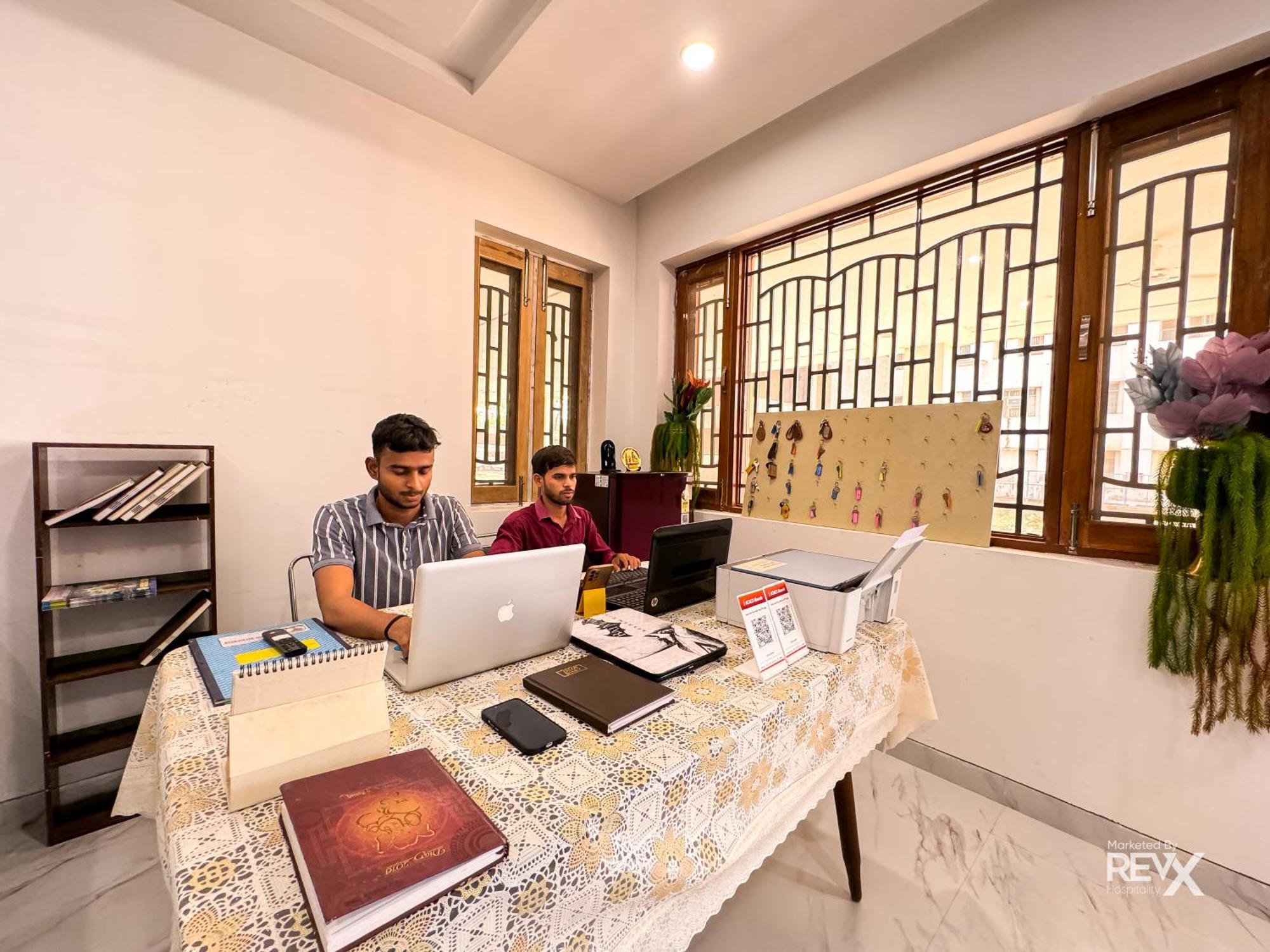 Guru Sadan A Luxe Stay Ayodhya Екстериор снимка
