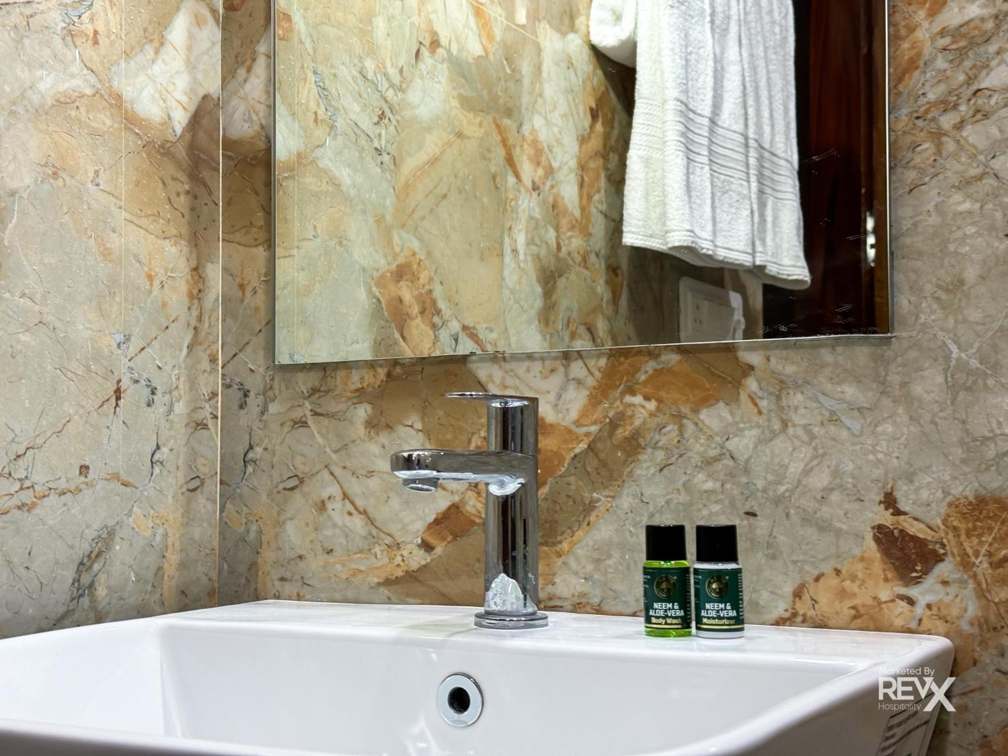 Guru Sadan A Luxe Stay Ayodhya Екстериор снимка