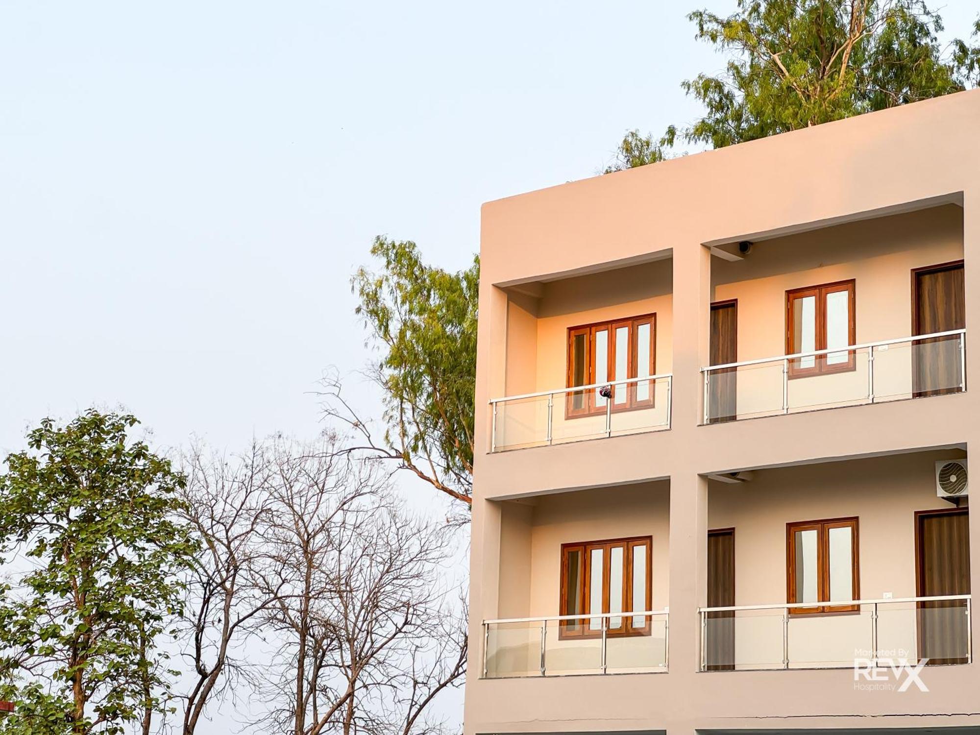 Guru Sadan A Luxe Stay Ayodhya Екстериор снимка